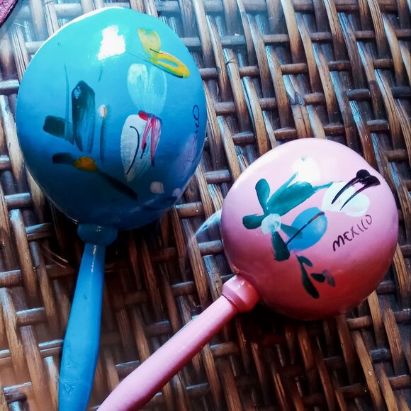2 Beautiful Hand-painted Maracas from Mexico - Picture 2 of 2